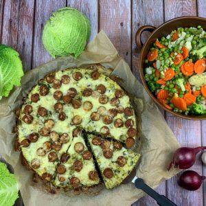 Low carb Gemüsekuchen mit Wirsing: Vegetarische low carb Quiche ohne Mehl mit Haselnüssen und Mandelmehl. Leckerer herzhafter Kuchen! 🥬