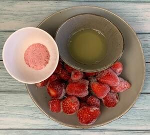 Zutaten für Softeis aus dem Thermomix: Gefrorene Erdbeeren, Eiweiß / Eiklar und Chunky Flavour