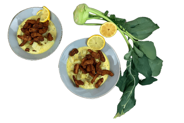 Zitronen Rahmkohlrabi mit Filet auf zwei Tellern