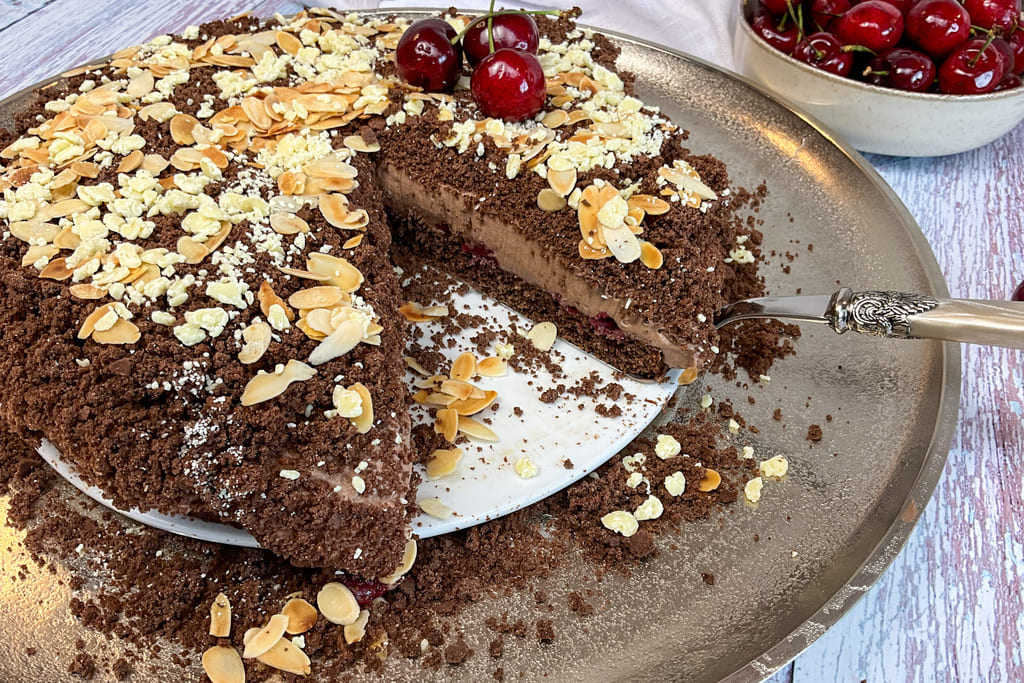 Protein Eiskaffee Torte mit Kirschen | Rezept ohne Zucker