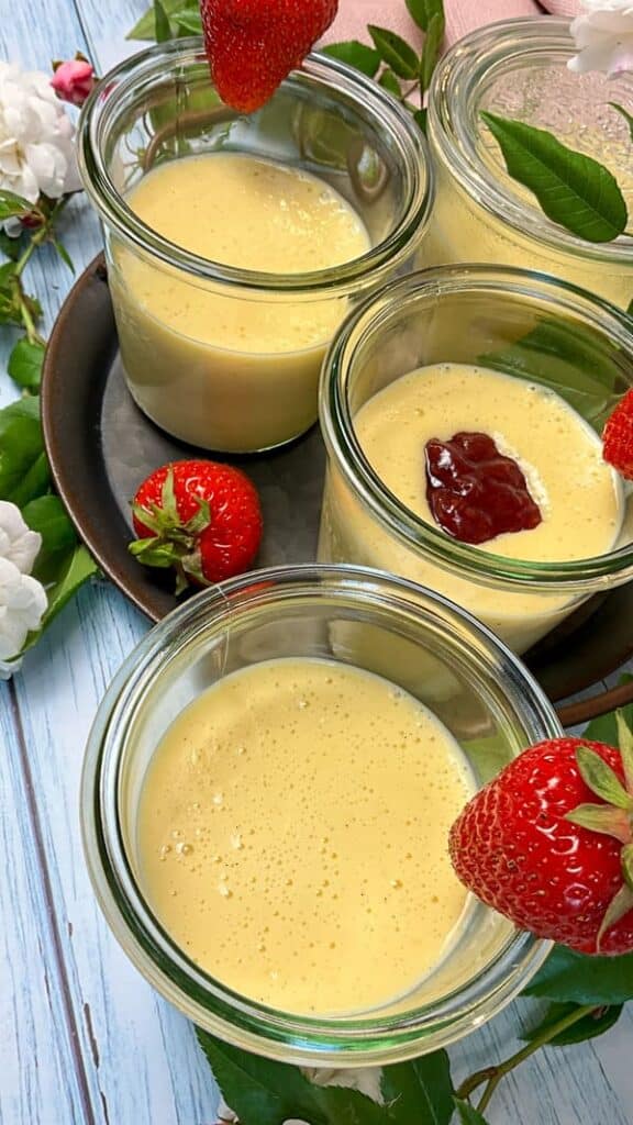 Fertiges Protein Pudding Rezept in vier Gläsern